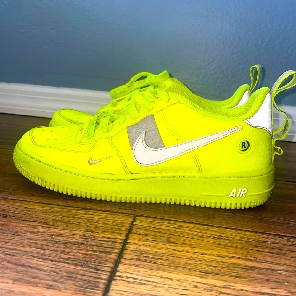 Rare✅Neon Nike Air Force 1 utility volt